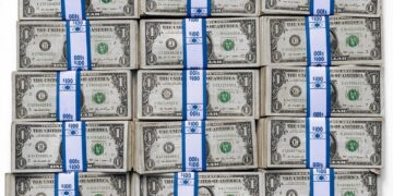 Experts Warn: How Rising Interest Rates Could Impact Your Savings in 2024