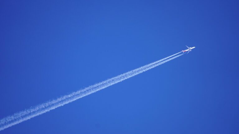 Record-Breaking Flight Delays: What Travelers Need to Know This Weekend